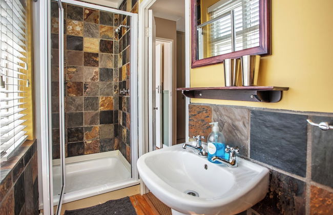 Toms Guest House - Photo 62