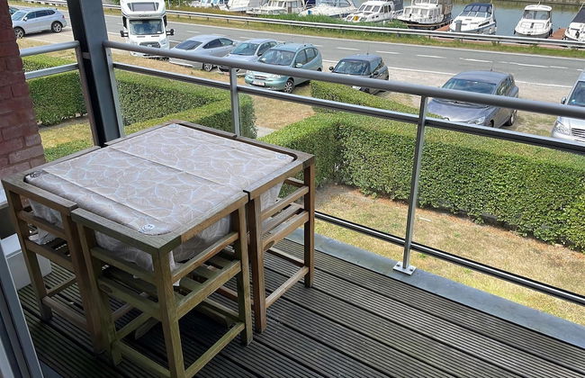 Charming Waterside Getaway - Foto 20