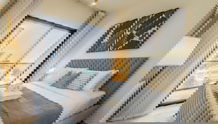 Foto 1 - Experience a One-of-a-Kind Escape in JVC