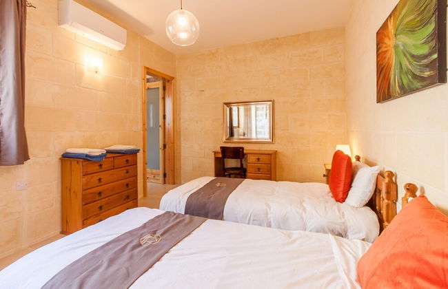 Naduri Beautiful Gozitan Villa Pool - Photo 16