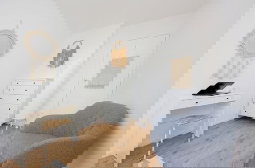 Foto 4 - Cozy Two-bedroom Apartment by Renters