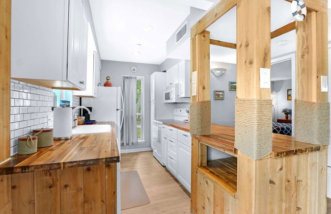 Charming Lakeside Condo - Moments to Lake Fun - Foto 10