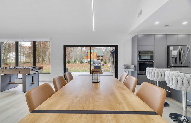 The Barn House by Avantstay Modern, Outdoor Living Area & Hot Tub - Foto 24