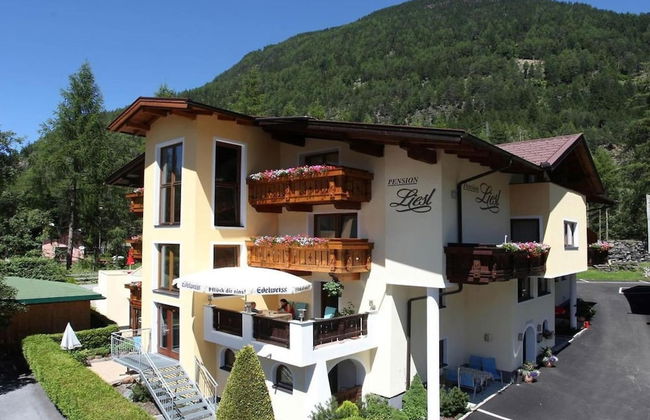 Apartment in Langenfeld With Infrared Sauna - Photo 1