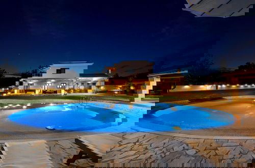 Foto 1 - Villa Black White Dassia