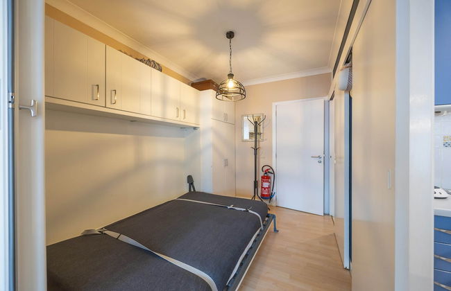 Studio With Sleeping Area - Photo 4