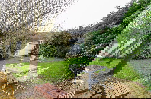 Foto 13 - Beautiful Bungalow With Garden