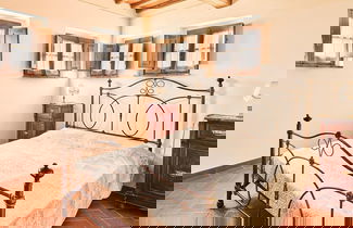 Photo 2 - Spacious Apartment With Swimming Pool