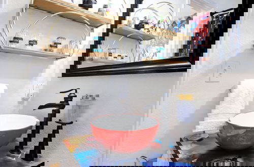 Photo 28 - Graffiti and Glam Wonderland