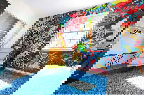 Photo 4 - Graffiti and Glam Wonderland