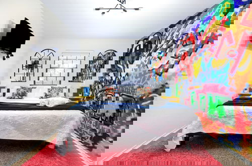 Photo 10 - Graffiti and Glam Wonderland