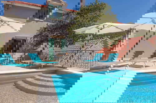 Foto 18 - Adorable Villa With Private Pool and Terrace