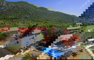 Foto 1 - Adorable Villa With Private Pool and Terrace