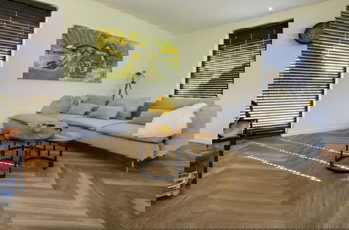 Foto 13 - Modern Villa With Spacious Garden