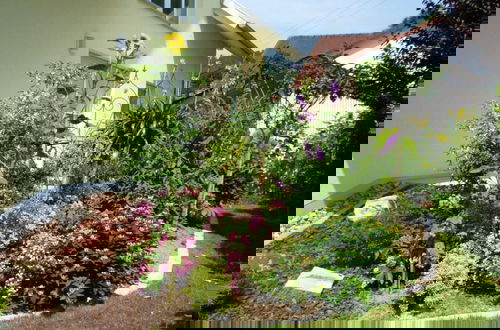 Foto 19 - Holiday Apartment in the Rose Garden
