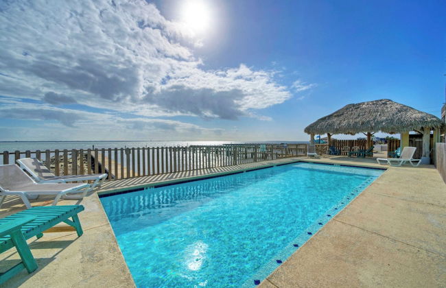 Balcony w/ Bay View Shared Pool + Boat Dock Fat Flounder by Avantstay - Foto 32