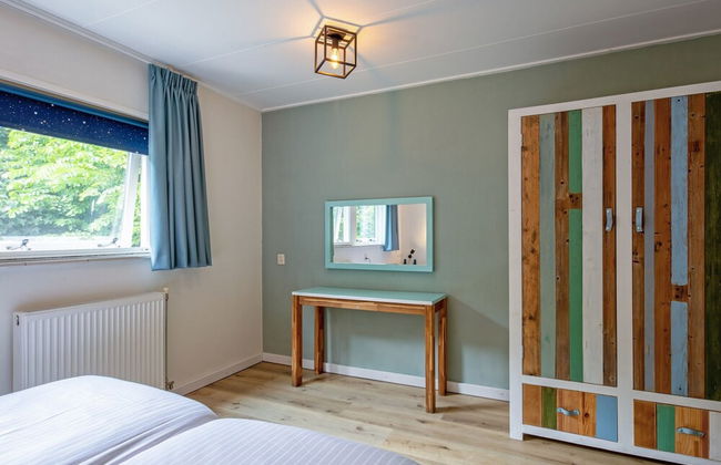 Cozy Holiday Home in Den Burg With hot tub - Foto 5