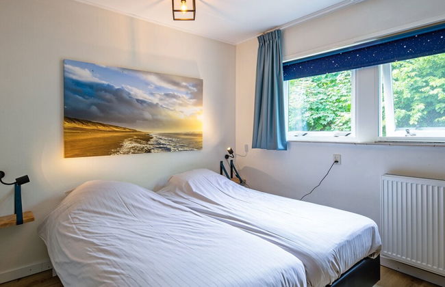 Cozy Holiday Home in Den Burg With hot tub - Foto 6