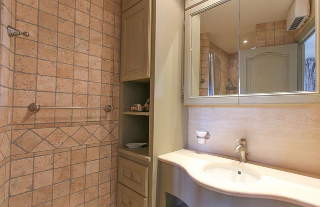 Charming Holiday Home With Terrace - Photo 12
