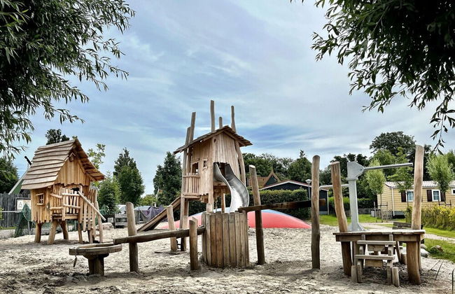 Cozy Chalet With Spacious Garden on a Holiday Park - Foto 11