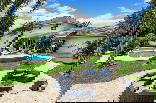 Foto 9 - 8BR Entertainers Estate w/ Pool, Games & Theater !