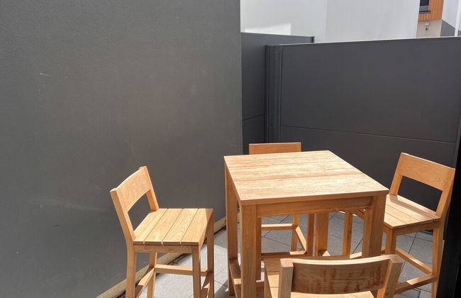 Stylish 2 bedrooms townhouse in Central - Photo 1