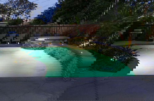 Foto 29 - Upscale 6 Bed, 5 Ba, New Pool W/jacuzzi, 1/2 Mile Walk to Disney