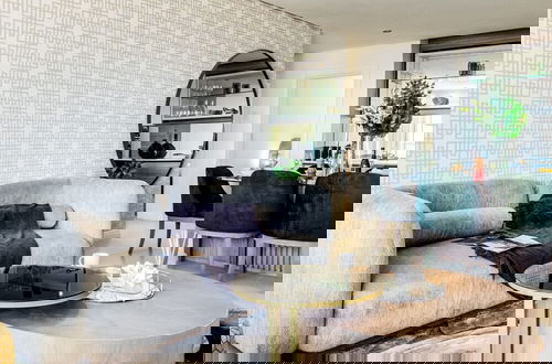 Foto 2 - Unwind at Contemporary Alanda Apartment