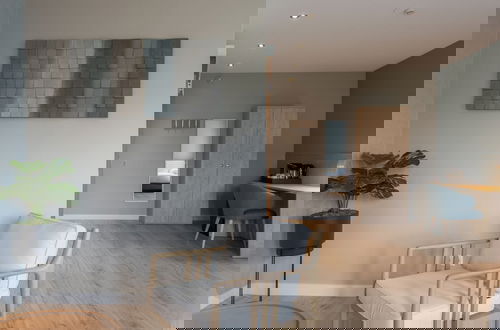 Foto 7 - Luxury Suite With air Conditioning, Near the Beach