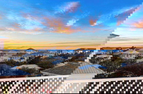 Foto 57 - Emerald Sunset by Avantstay 9bdr Villa Pool+game Room+rooftop+walk to Beach