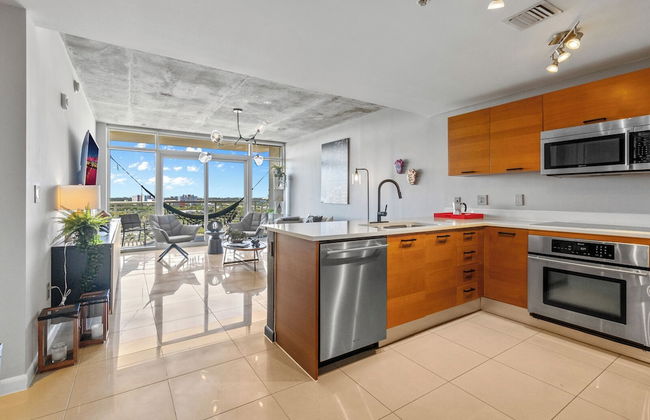 Quiet & central Apt in Midtown Miami - Photo 2