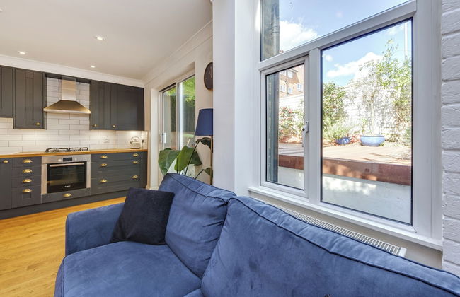 Charming Hampstead Retreat with Patio - Foto 13