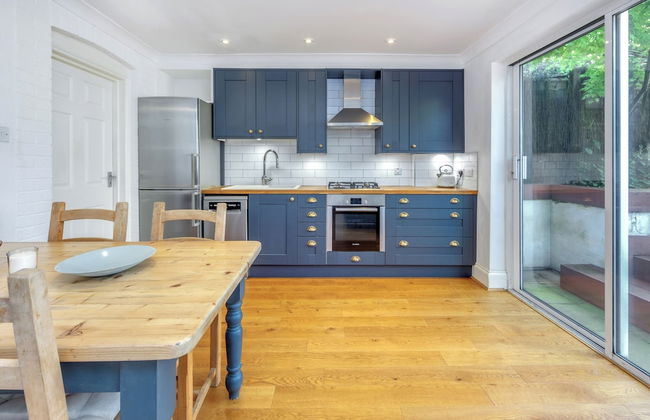 Charming Hampstead Retreat with Patio - Foto 10