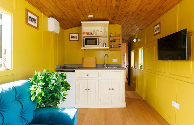 Beautifully Restored WW2 Carriage - Sleeps 6 - Foto 8