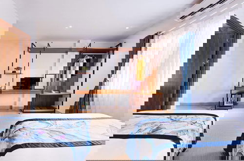 Photo 2 - Essenza Hotel