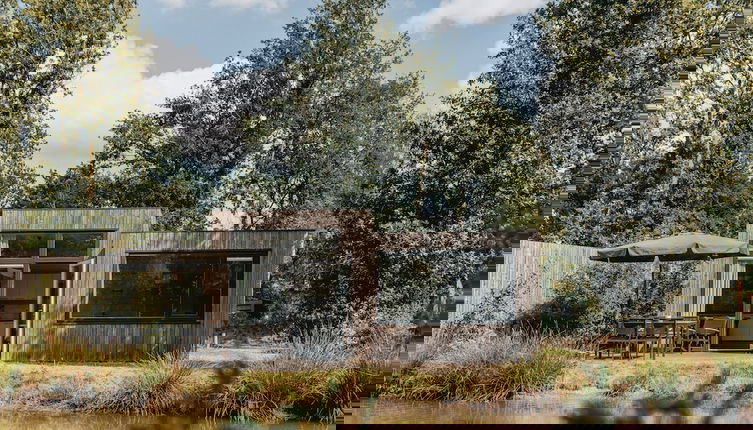 Foto 1 - Modern Waterfront Lodge, Located Within Green Surroundings