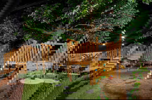Foto 17 - Modern Lodge With two Bathrooms Within Green Surroundings