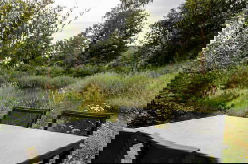 Foto 21 - Modern Waterfront Lodge, Located Within Green Surroundings