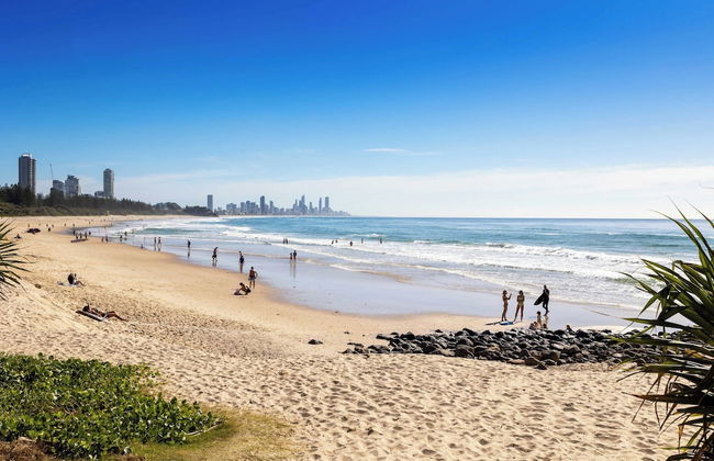 Beachfront Burleigh Getaway - Photo 10