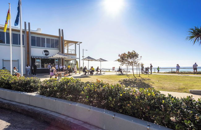 Beachfront Burleigh Getaway - Photo 11