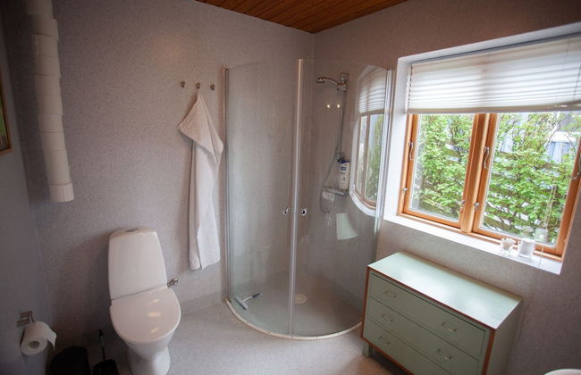 3 Storey 5 Bedroom, 3 Bathroom House in the Center of Tórshavn - Photo 18