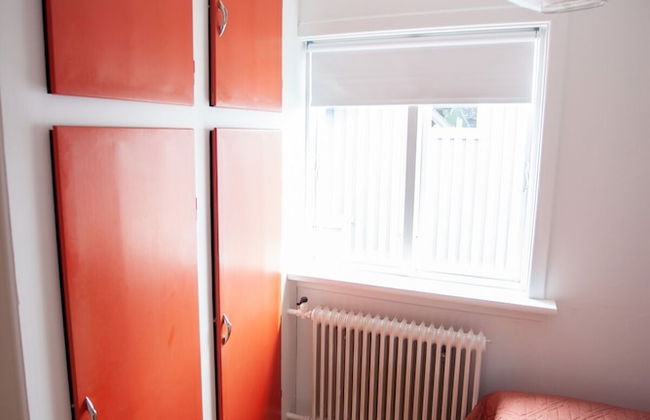 3 Storey 5 Bedroom, 3 Bathroom House in the Center of Tórshavn - Photo 3