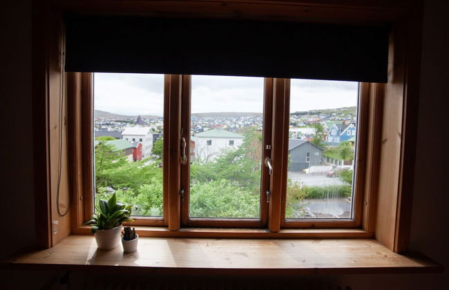 3 Storey 5 Bedroom, 3 Bathroom House in the Center of Tórshavn - Photo 24