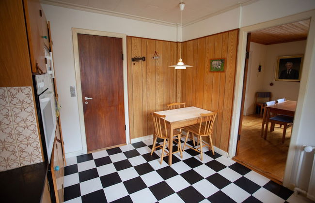 3 Storey 5 Bedroom, 3 Bathroom House in the Center of Tórshavn - Photo 11