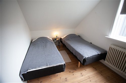 Foto 3 - 3 Storey 5 Bedroom, 3 Bathroom House in the Center of Tórshavn
