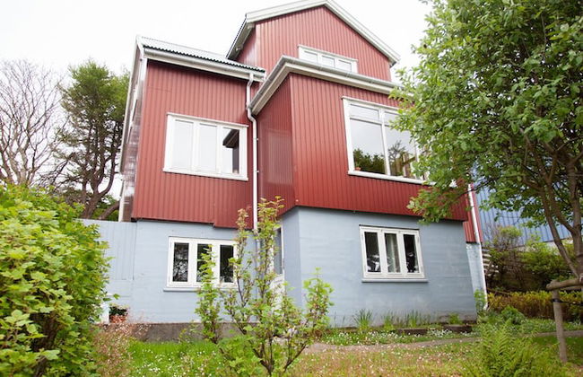 3 Storey 5 Bedroom, 3 Bathroom House in the Center of Tórshavn - Photo 1