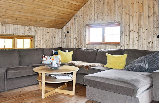 8 Person Holiday Home in Lesund - Foto 12