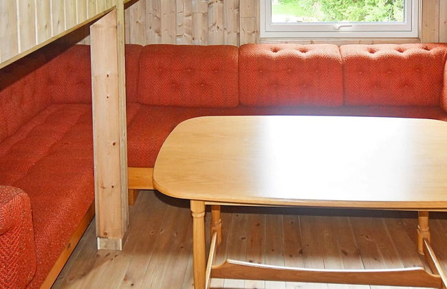 8 Person Holiday Home in Lesund - Foto 23