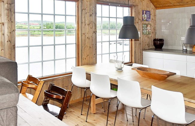 8 Person Holiday Home in Lesund - Foto 20