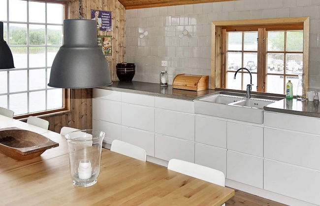8 Person Holiday Home in Lesund - Foto 10